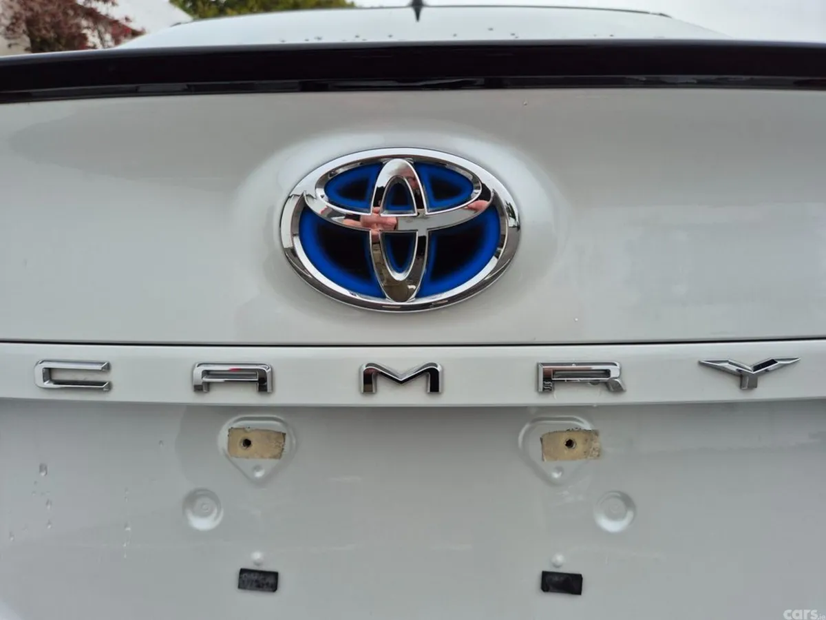 Toyota Camry Saloon, Petrol Hybrid, 2021, White