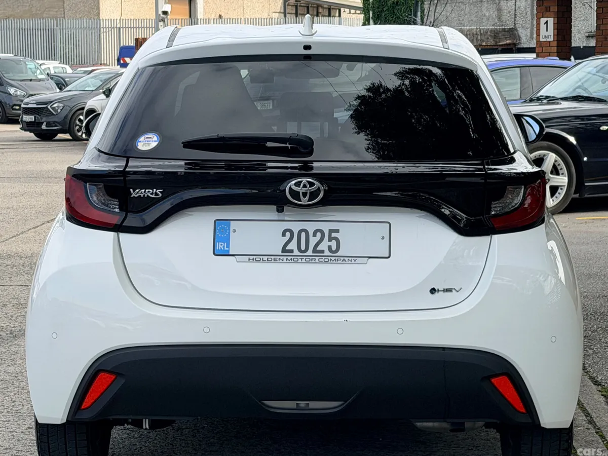 Toyota Yaris Hatchback, Petrol Hybrid, 2025, White