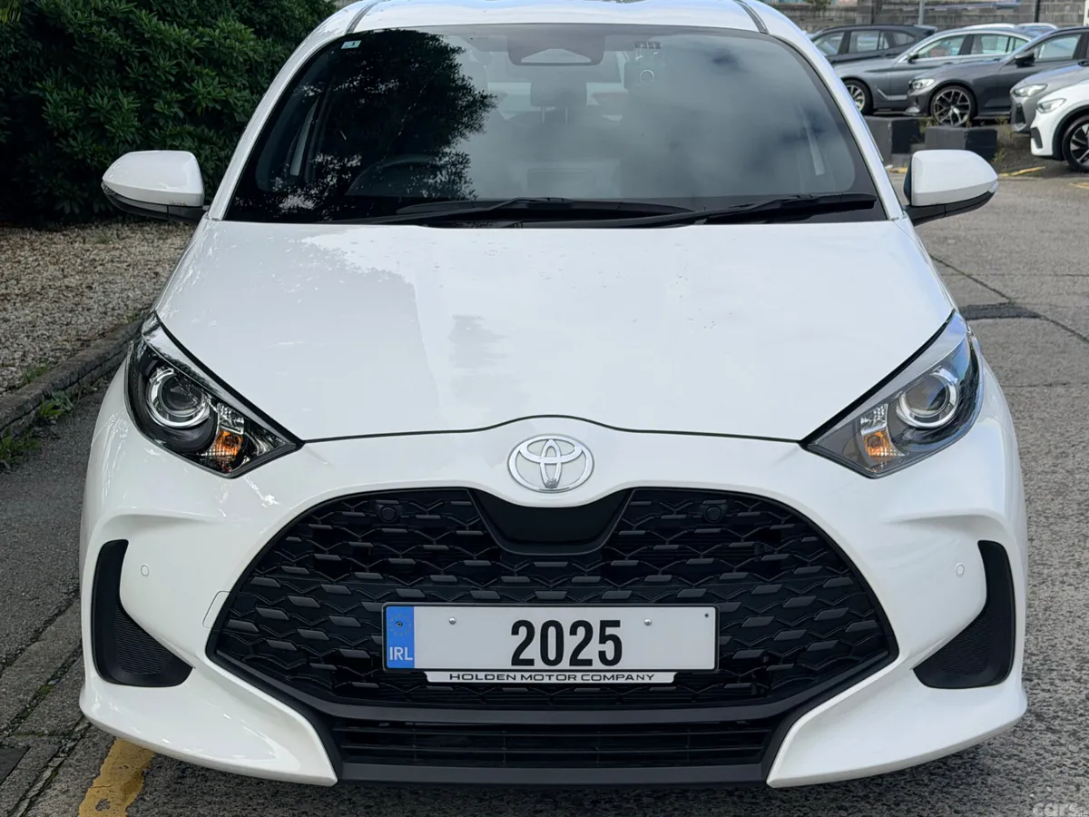 Toyota Yaris Hatchback, Petrol Hybrid, 2025, White