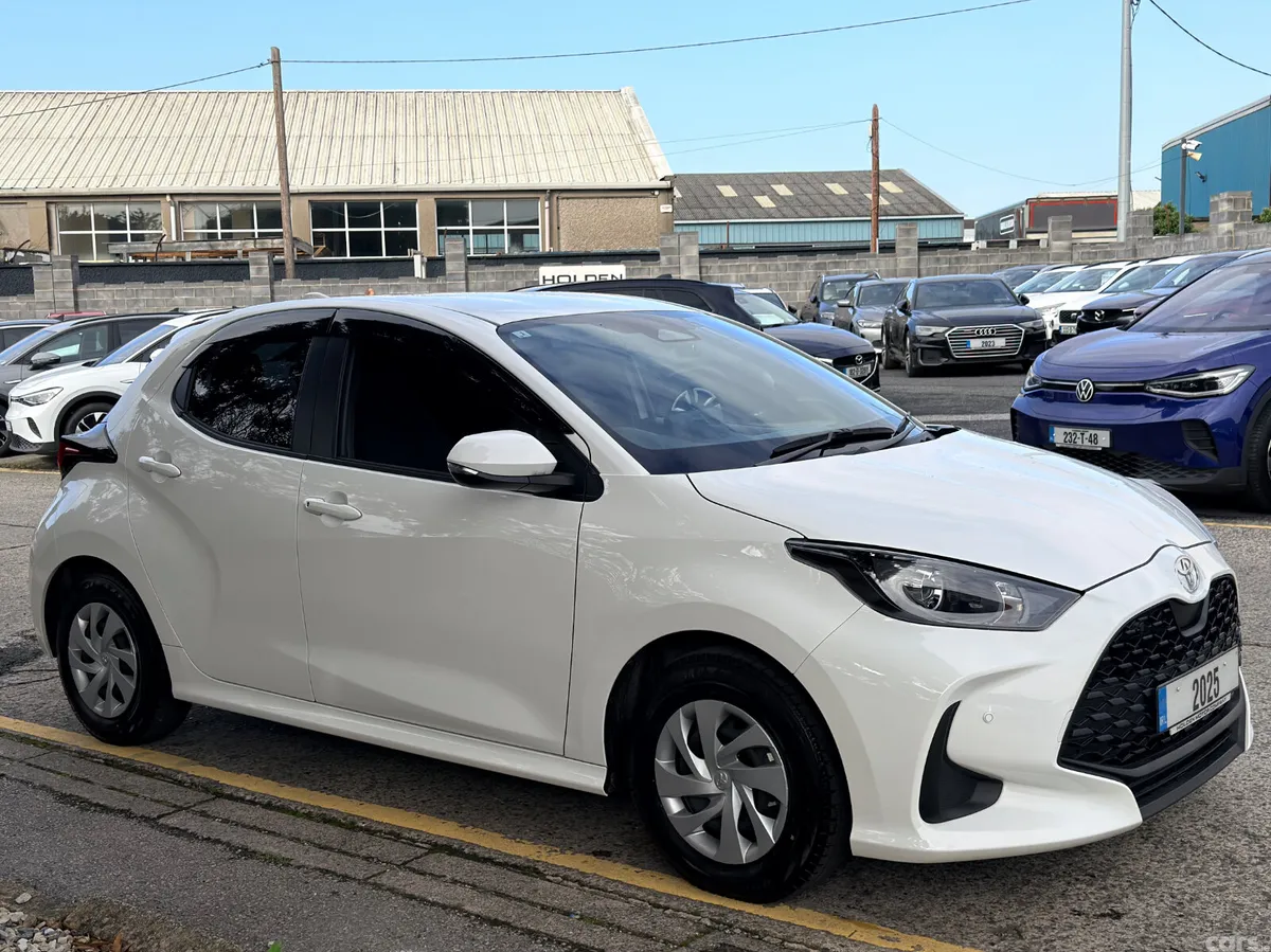 Toyota Yaris Hatchback, Petrol Hybrid, 2025, White
