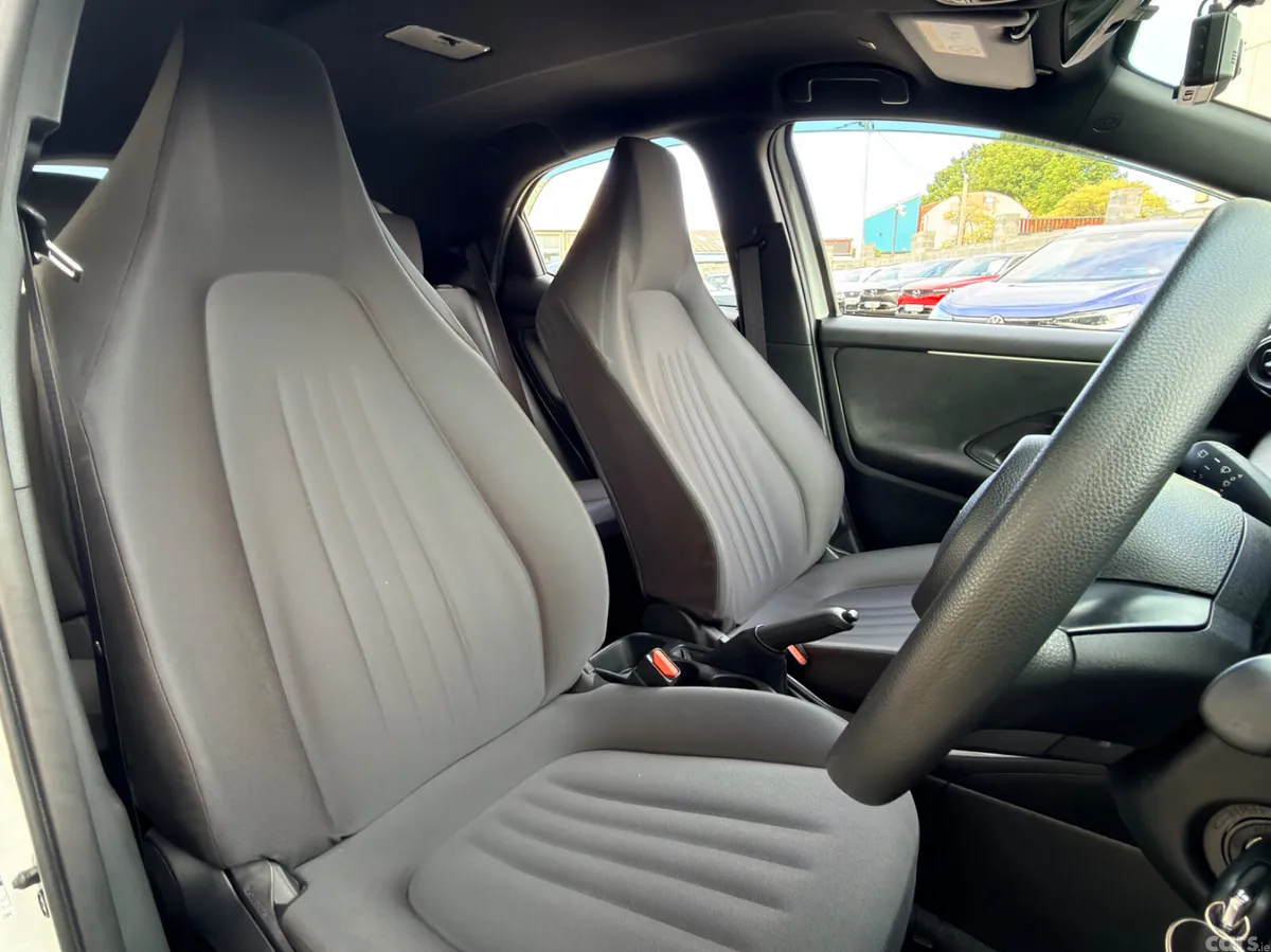 Toyota Yaris Hatchback, Petrol Hybrid, 2025, White