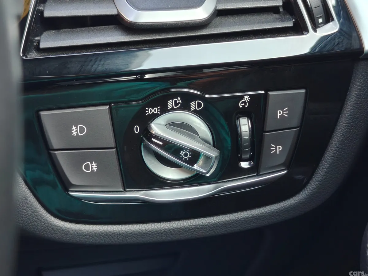 BMW 5-Series Saloon, Petrol Plug-in Hybrid, 2019, White