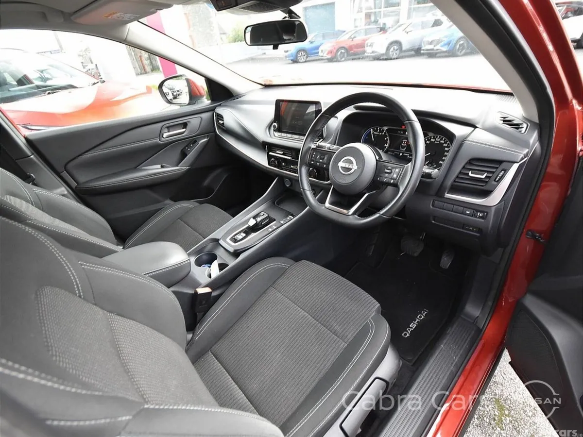 Nissan Qashqai MPV, Petrol, 2023, Red