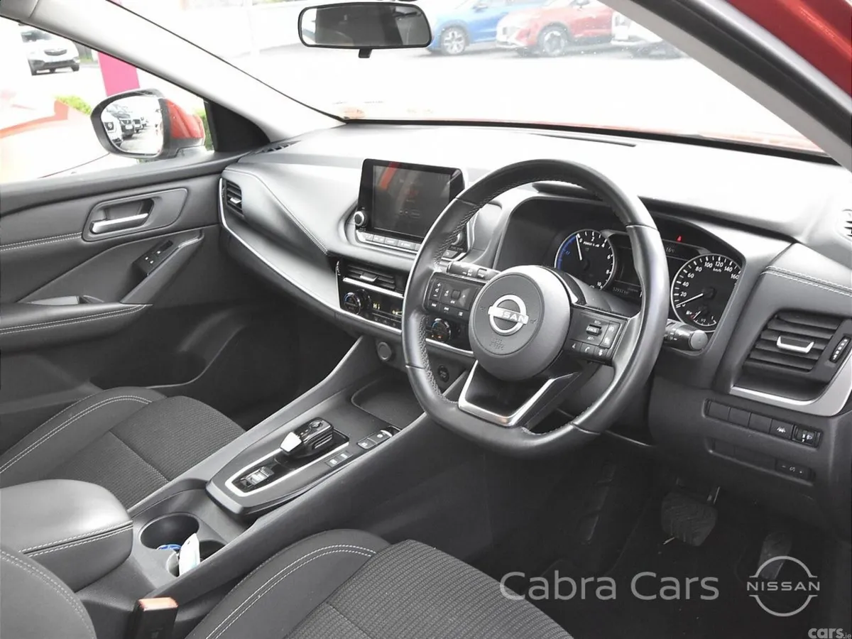 Nissan Qashqai MPV, Petrol, 2023, Red