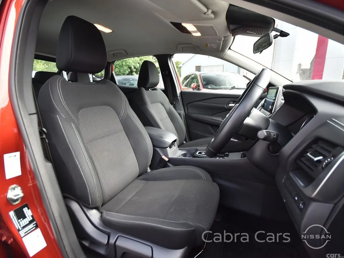 Nissan Qashqai MPV, Petrol, 2023, Red