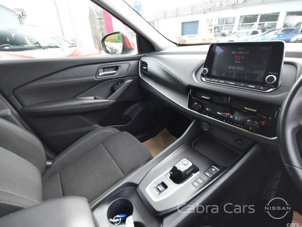 Nissan Qashqai MPV, Petrol, 2023, Red