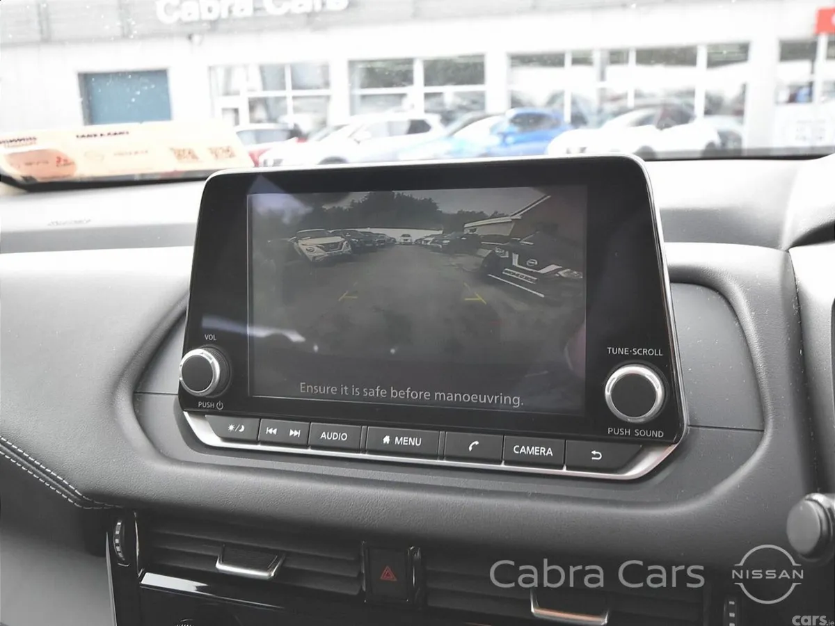Nissan Qashqai MPV, Petrol, 2023, Red
