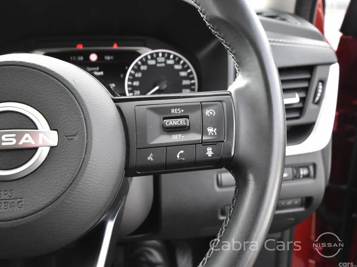 Nissan Qashqai MPV, Petrol, 2023, Red