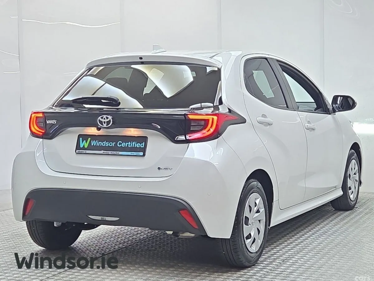 Toyota Yaris Hatchback, Petrol Hybrid, 2024, White