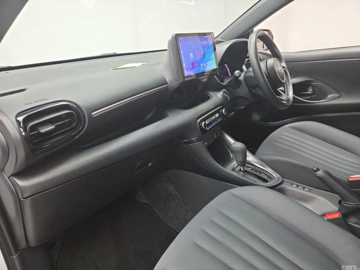 Toyota Yaris Hatchback, Petrol Hybrid, 2024, White