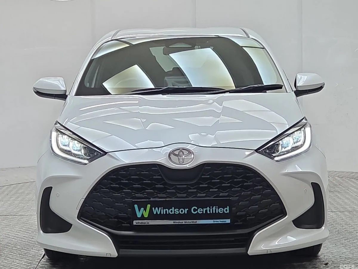 Toyota Yaris Hatchback, Petrol Hybrid, 2024, White