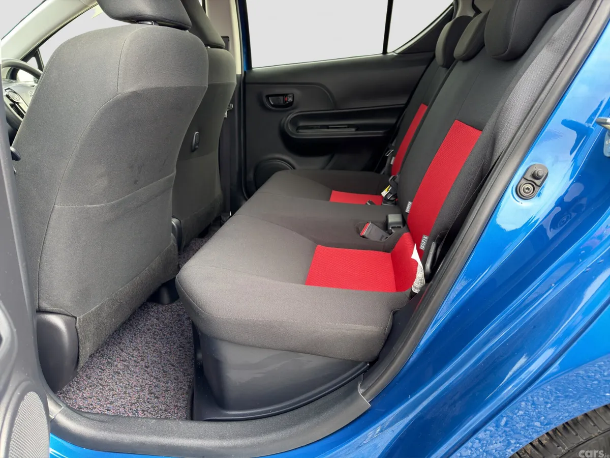 Toyota Aqua Hatchback, Petrol Hybrid, 2018, Blue