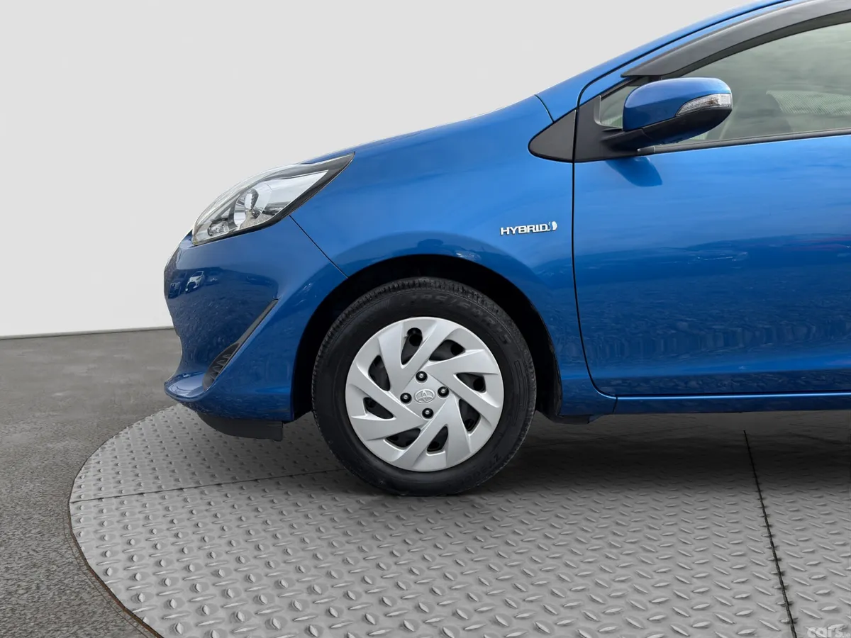 Toyota Aqua Hatchback, Petrol Hybrid, 2018, Blue