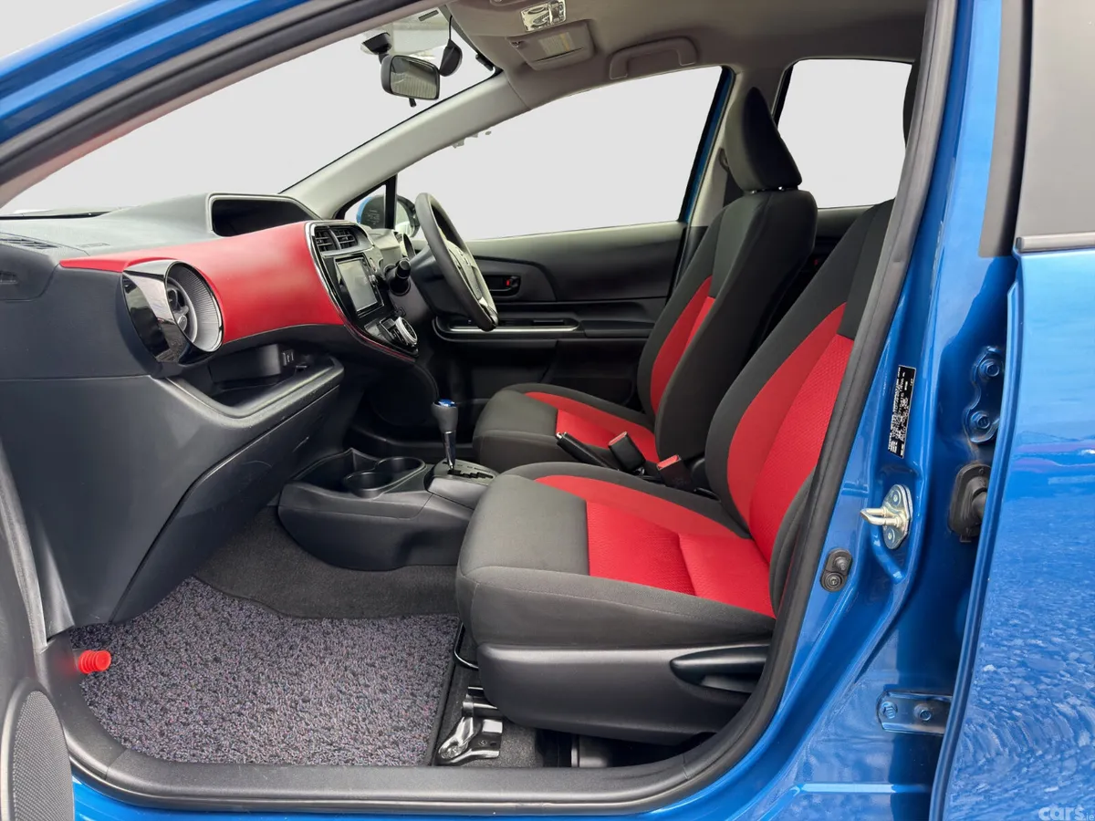 Toyota Aqua Hatchback, Petrol Hybrid, 2018, Blue