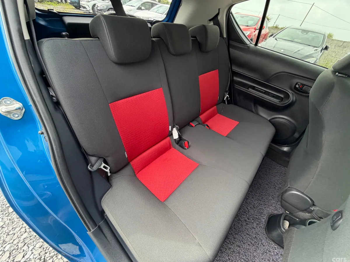 Toyota Aqua Hatchback, Petrol Hybrid, 2018, Blue