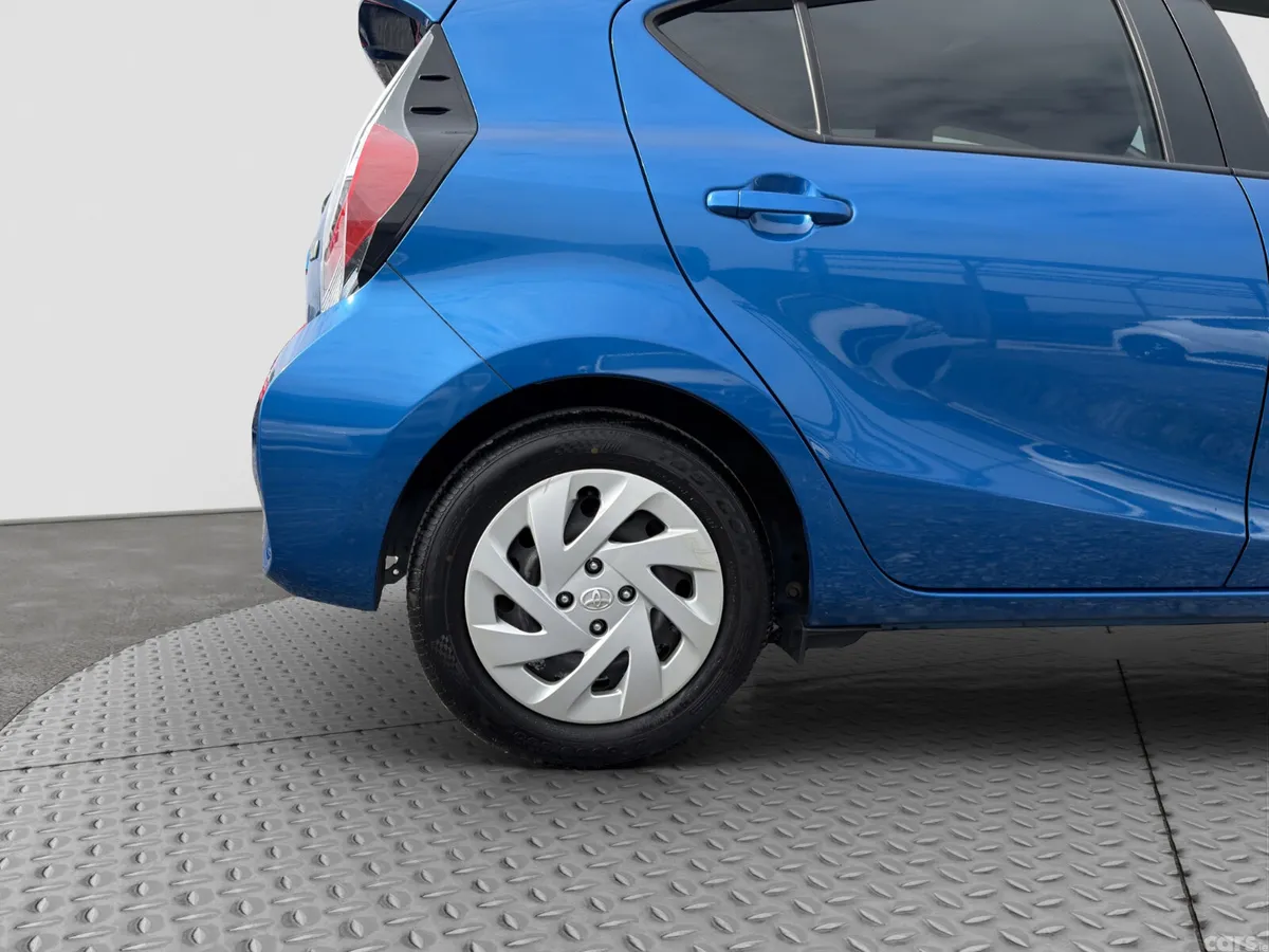 Toyota Aqua Hatchback, Petrol Hybrid, 2018, Blue