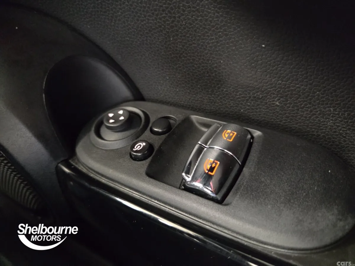 Mini Cooper Hatchback, Petrol, 2023, 
