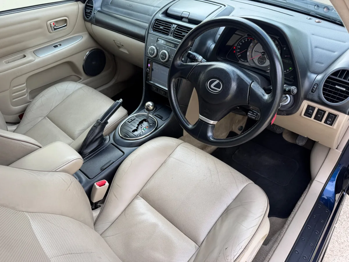 Lexus IS Saloon, Petrol, 2004, Blue