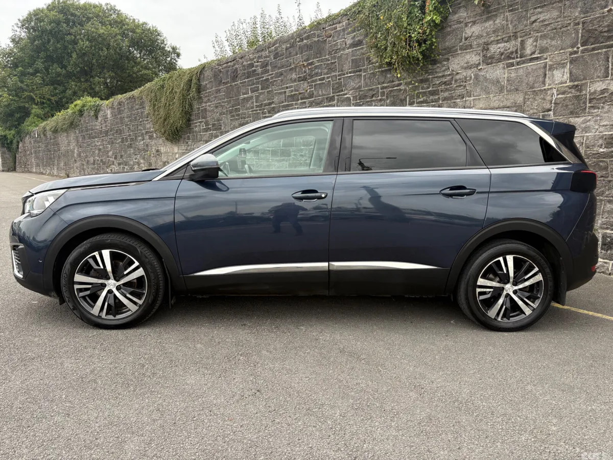 Peugeot 5008 MPV, Diesel, 2019, Blue