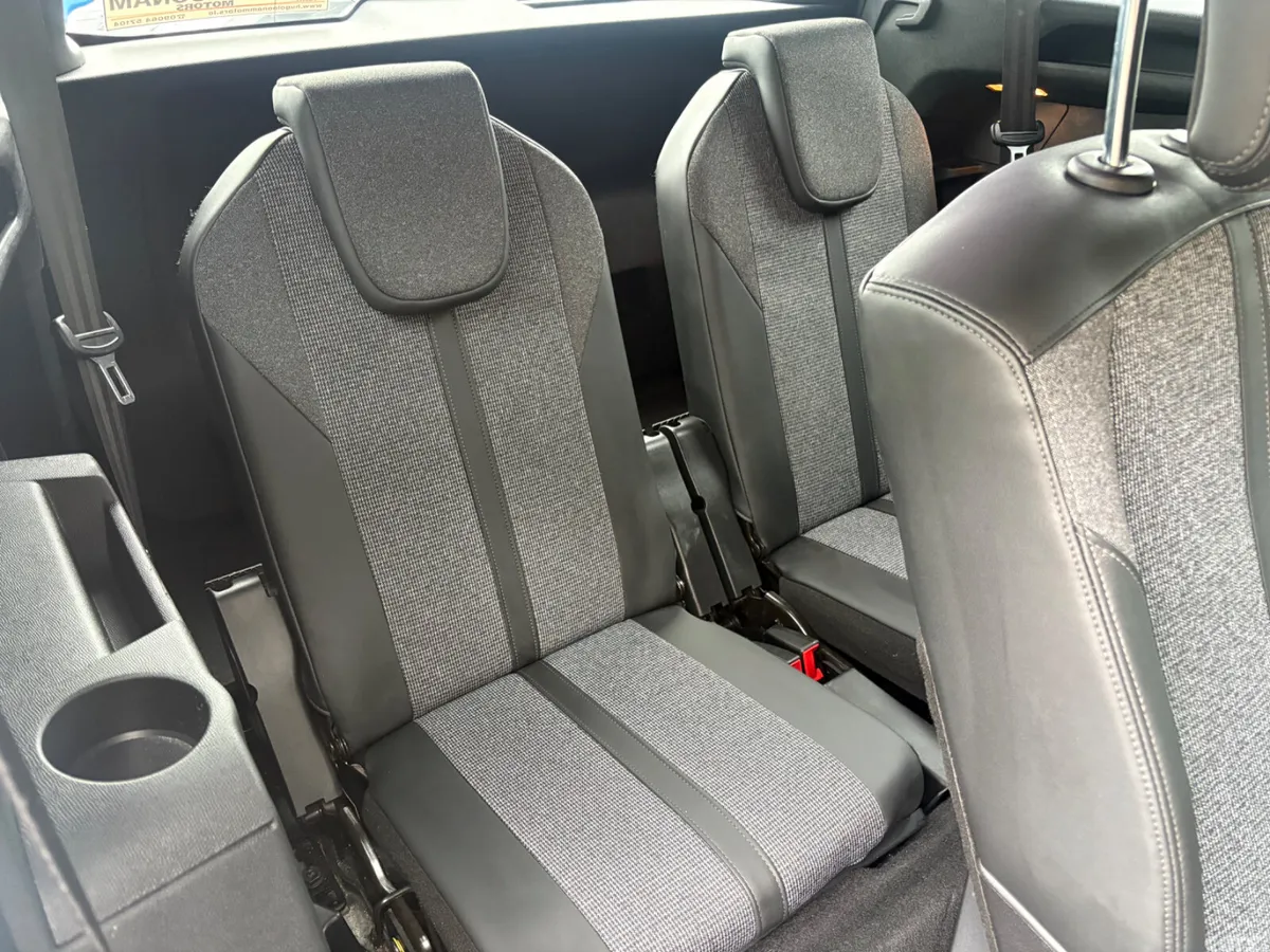 Peugeot 5008 MPV, Diesel, 2019, Blue