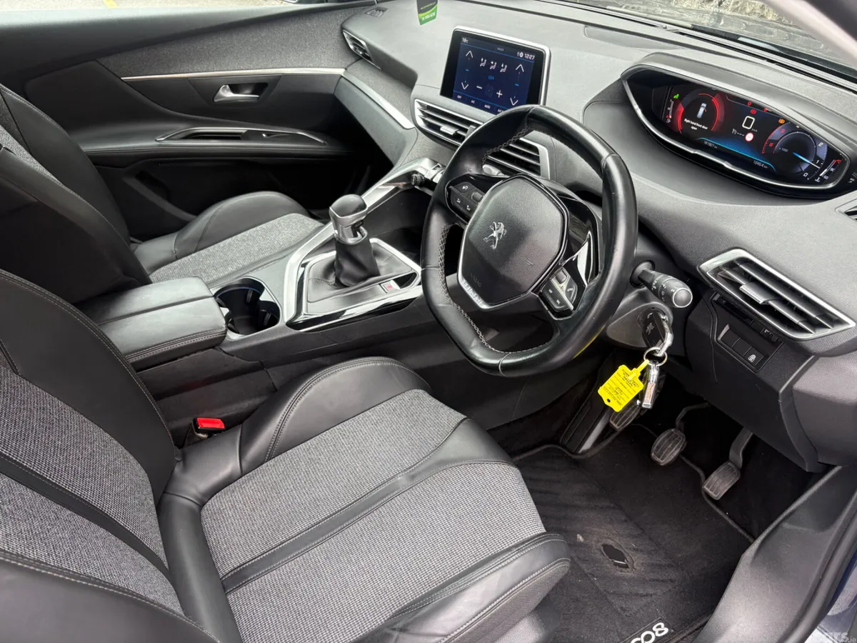 Peugeot 5008 MPV, Diesel, 2019, Blue