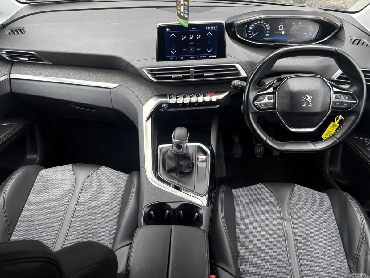 Peugeot 5008 MPV, Diesel, 2019, Blue
