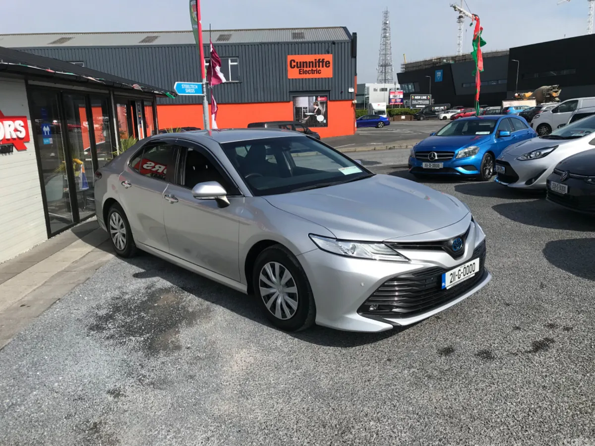 Toyota Camry Saloon, Petrol Hybrid, 2021, Silver