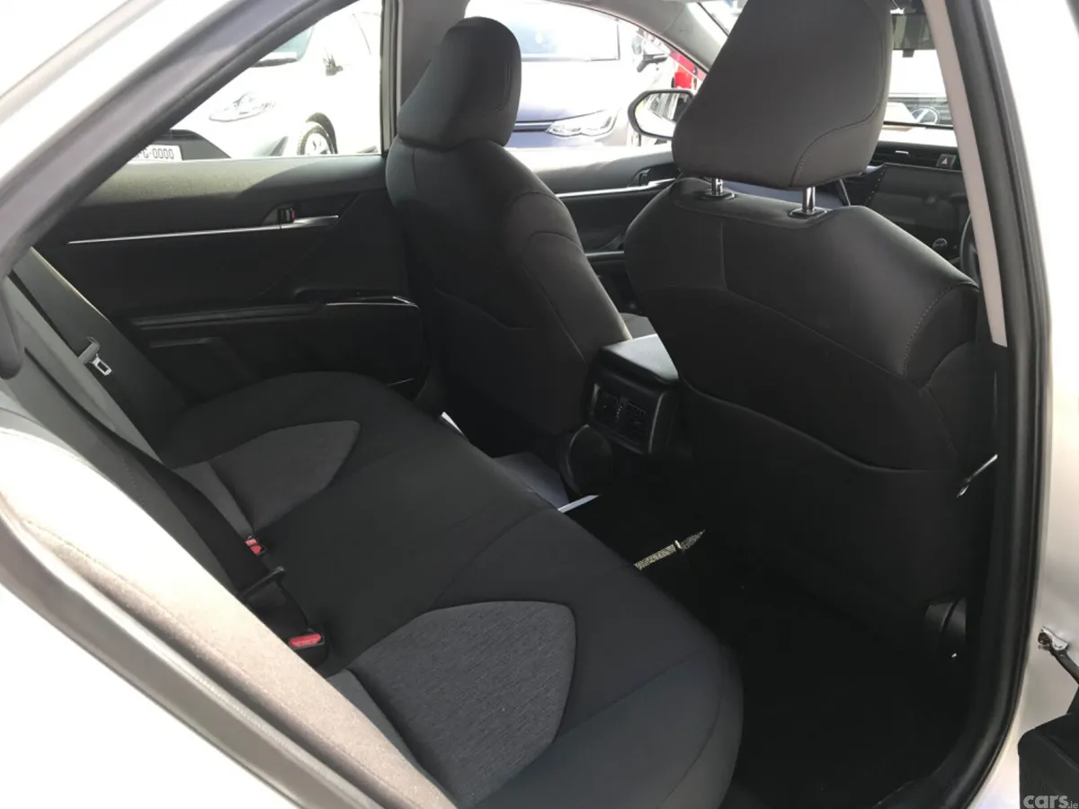 Toyota Camry Saloon, Petrol Hybrid, 2021, Silver