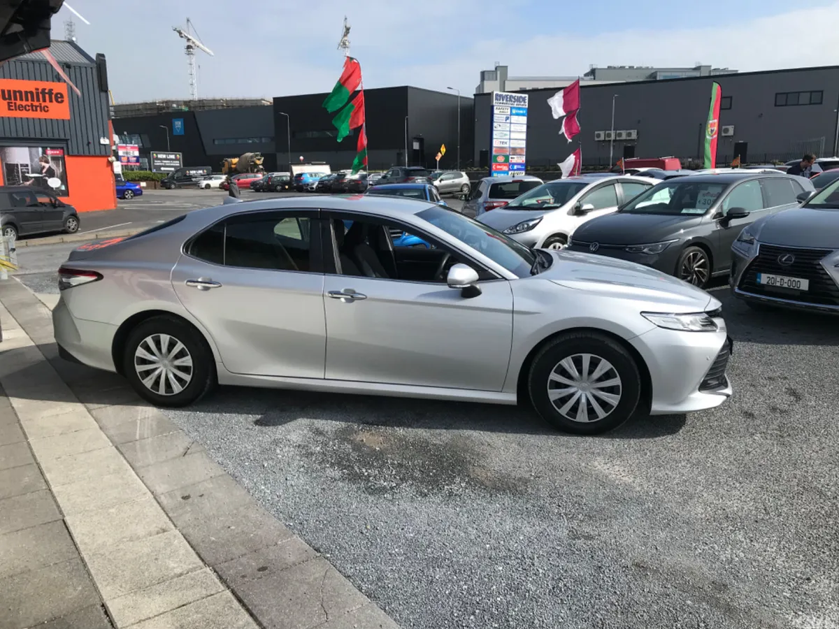 Toyota Camry Saloon, Petrol Hybrid, 2021, Silver
