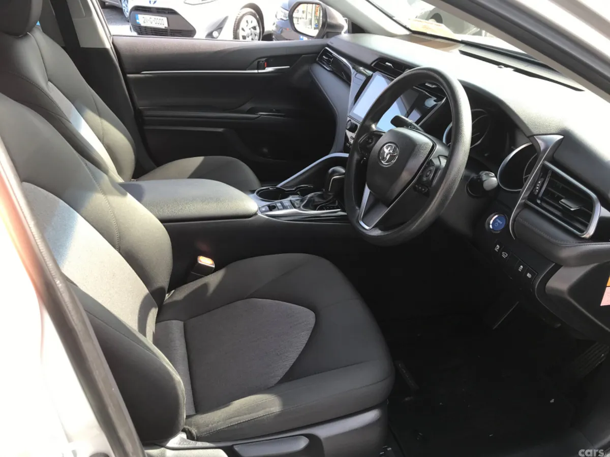 Toyota Camry Saloon, Petrol Hybrid, 2021, Silver