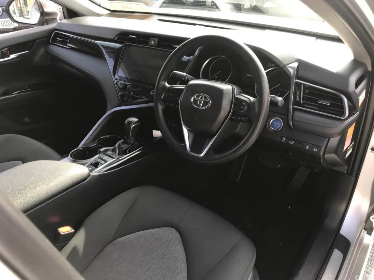 Toyota Camry Saloon, Petrol Hybrid, 2021, Silver
