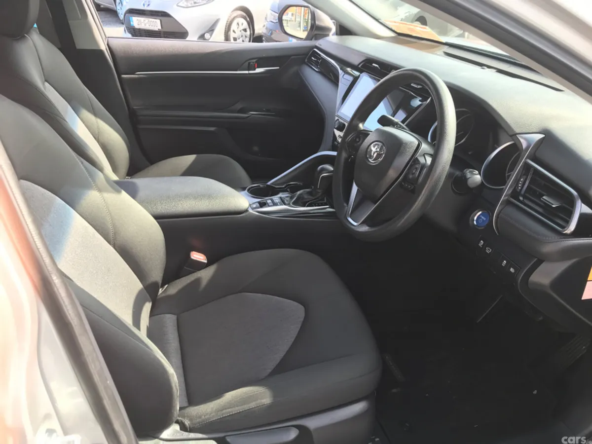 Toyota Camry Saloon, Petrol Hybrid, 2021, Silver