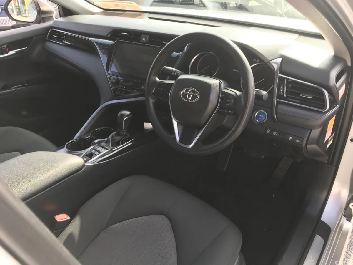 Toyota Camry Saloon, Petrol Hybrid, 2021, Silver