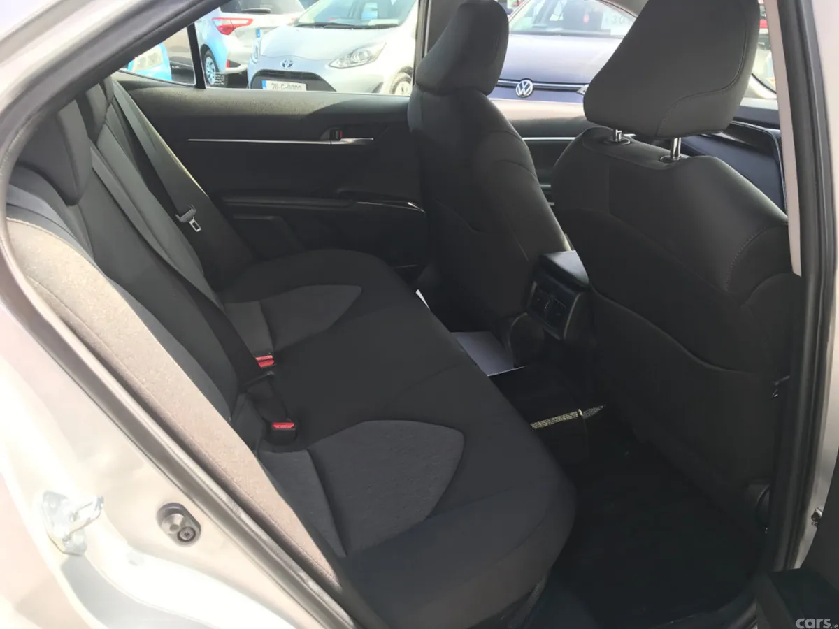 Toyota Camry Saloon, Petrol Hybrid, 2021, Silver