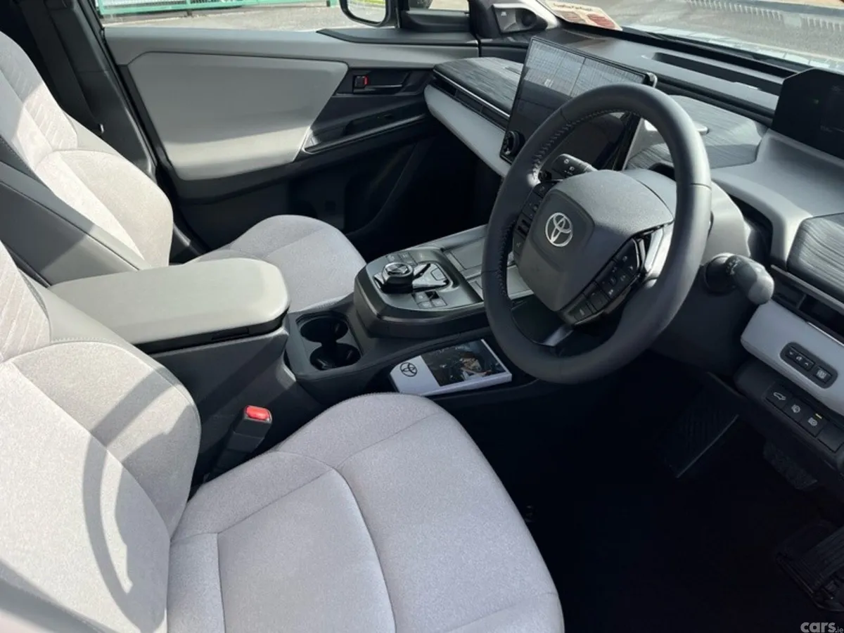 Toyota C-HR Estate, Electric, 2026, Grey