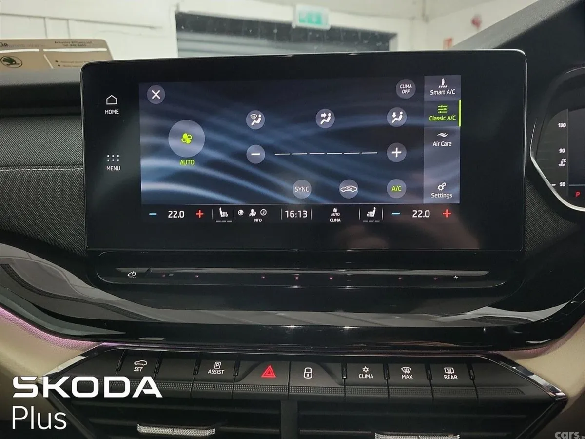 Skoda Octavia Saloon, Petrol, 2023, Red