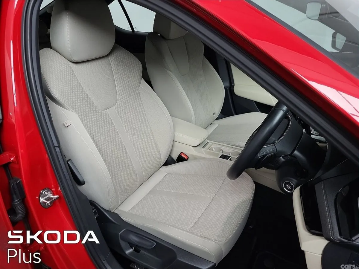 Skoda Octavia Saloon, Petrol, 2023, Red