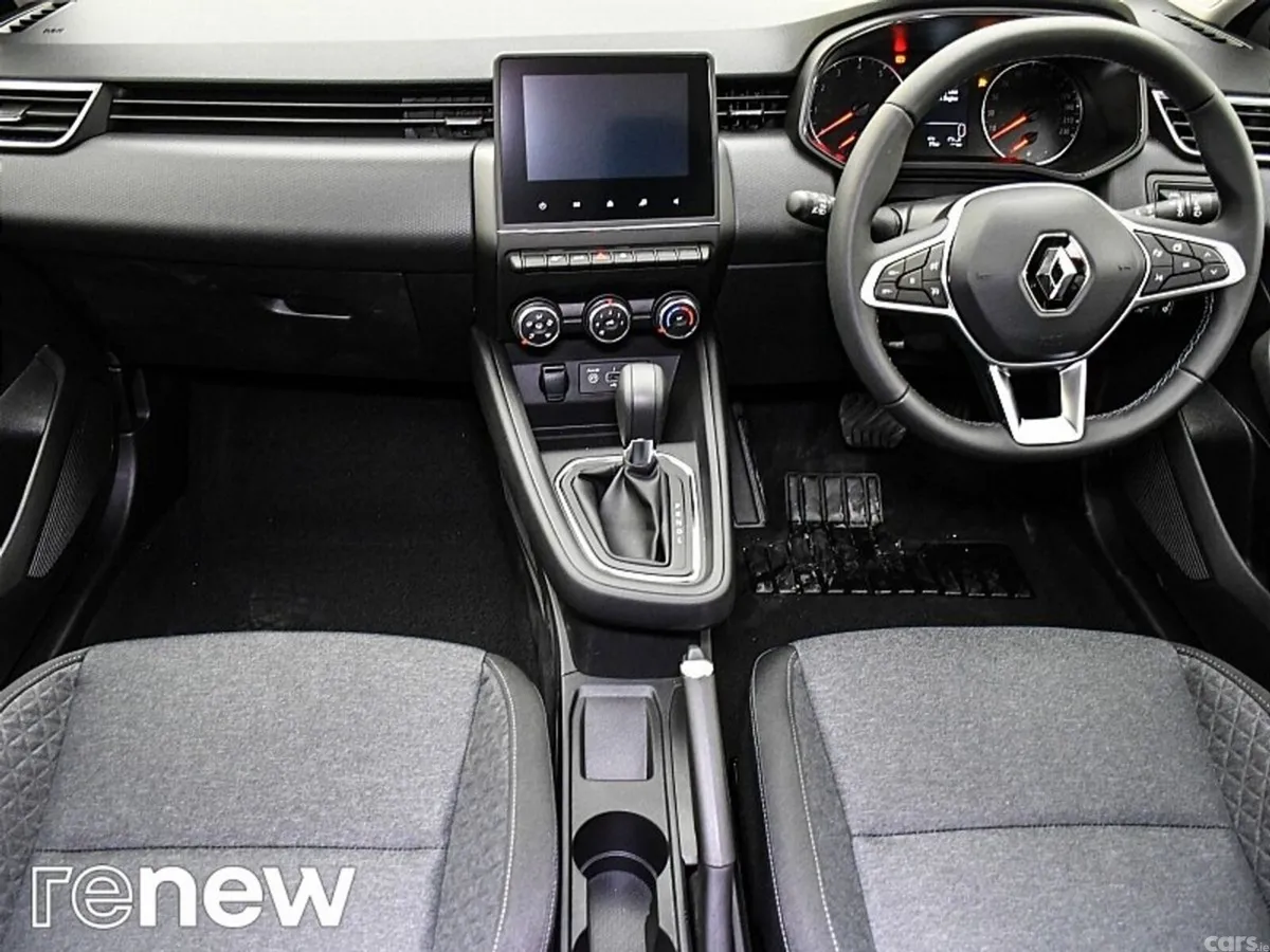Renault Clio Hatchback, Petrol, 2023, Silver