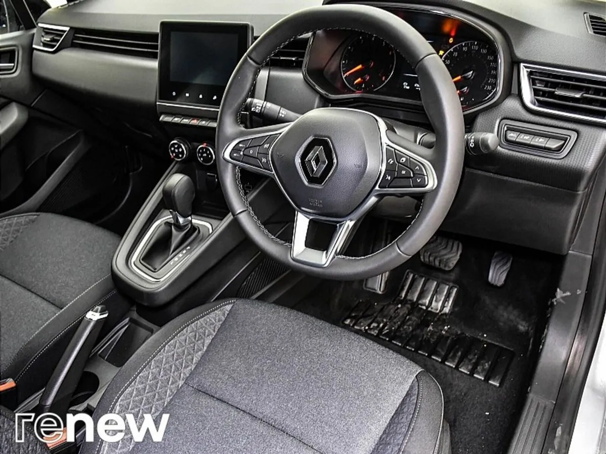 Renault Clio Hatchback, Petrol, 2023, Silver