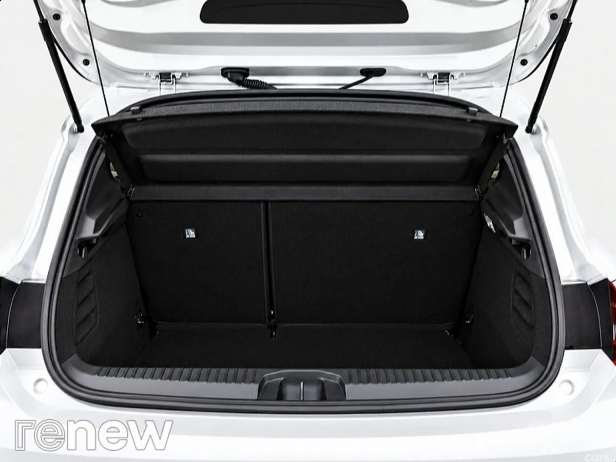 Renault Clio Hatchback, Petrol, 2023, Silver