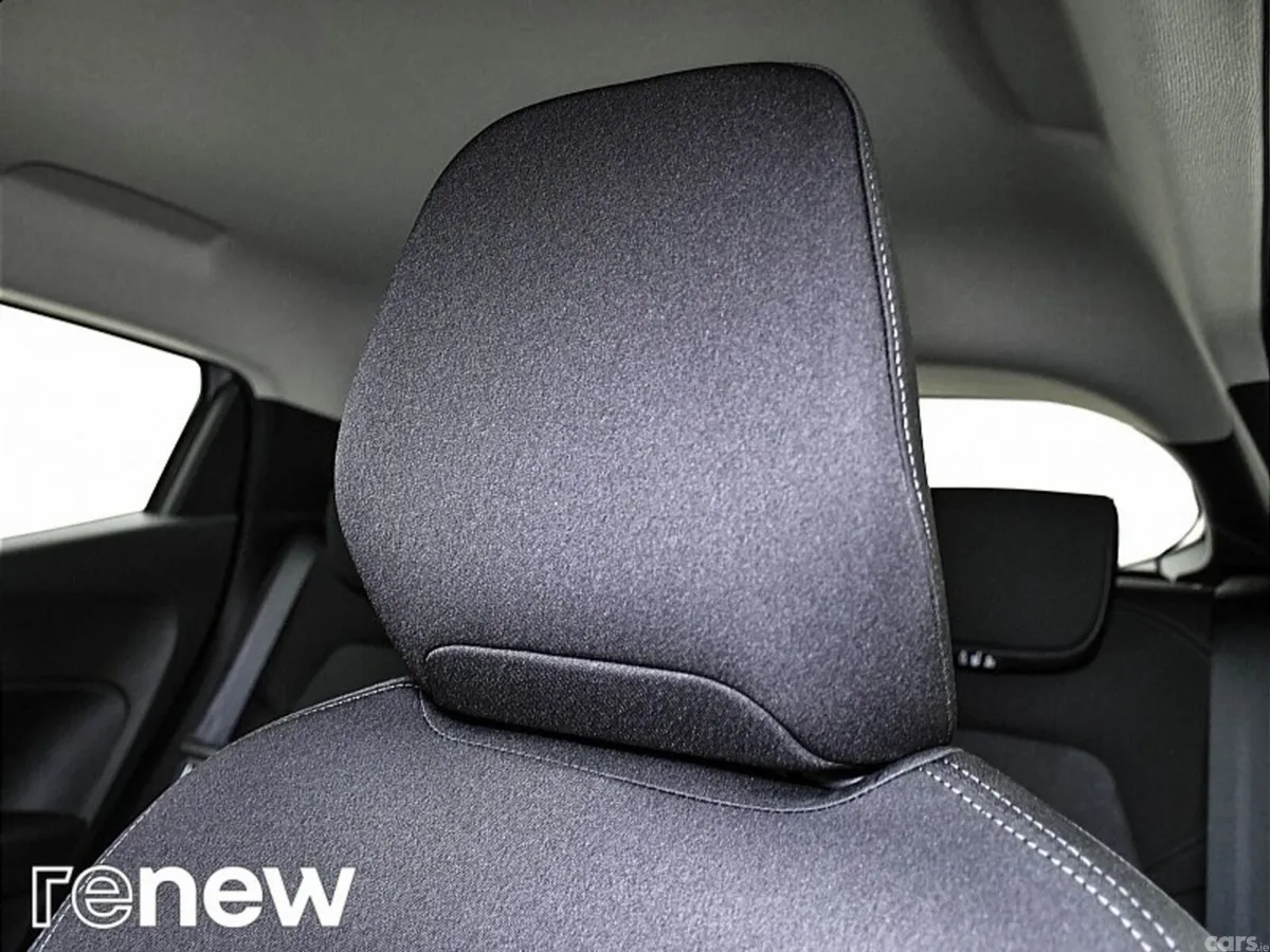 Renault Clio Hatchback, Petrol, 2023, Silver