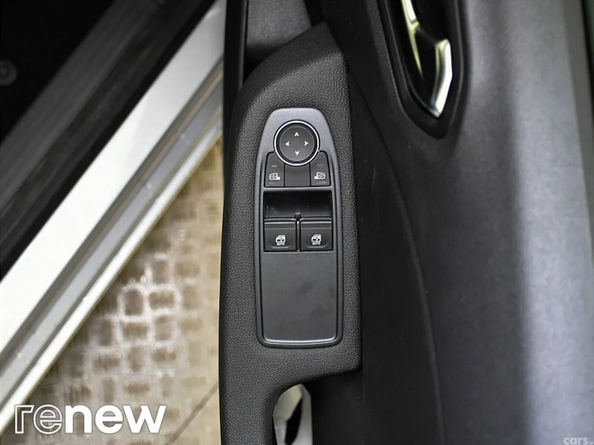 Renault Clio Hatchback, Petrol, 2023, Silver