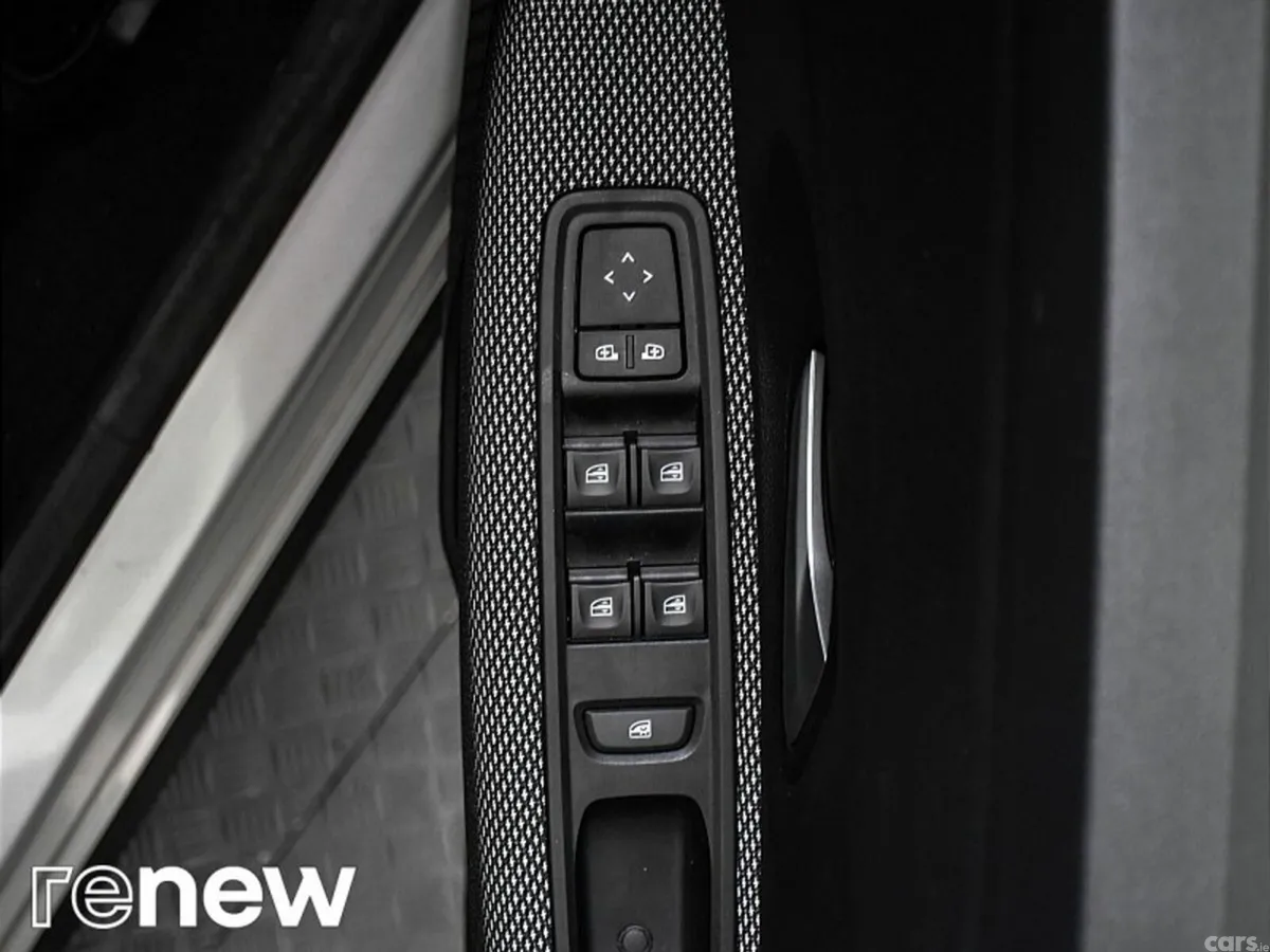 Dacia Sandero Stepway SUV, Petrol, 2023, Silver
