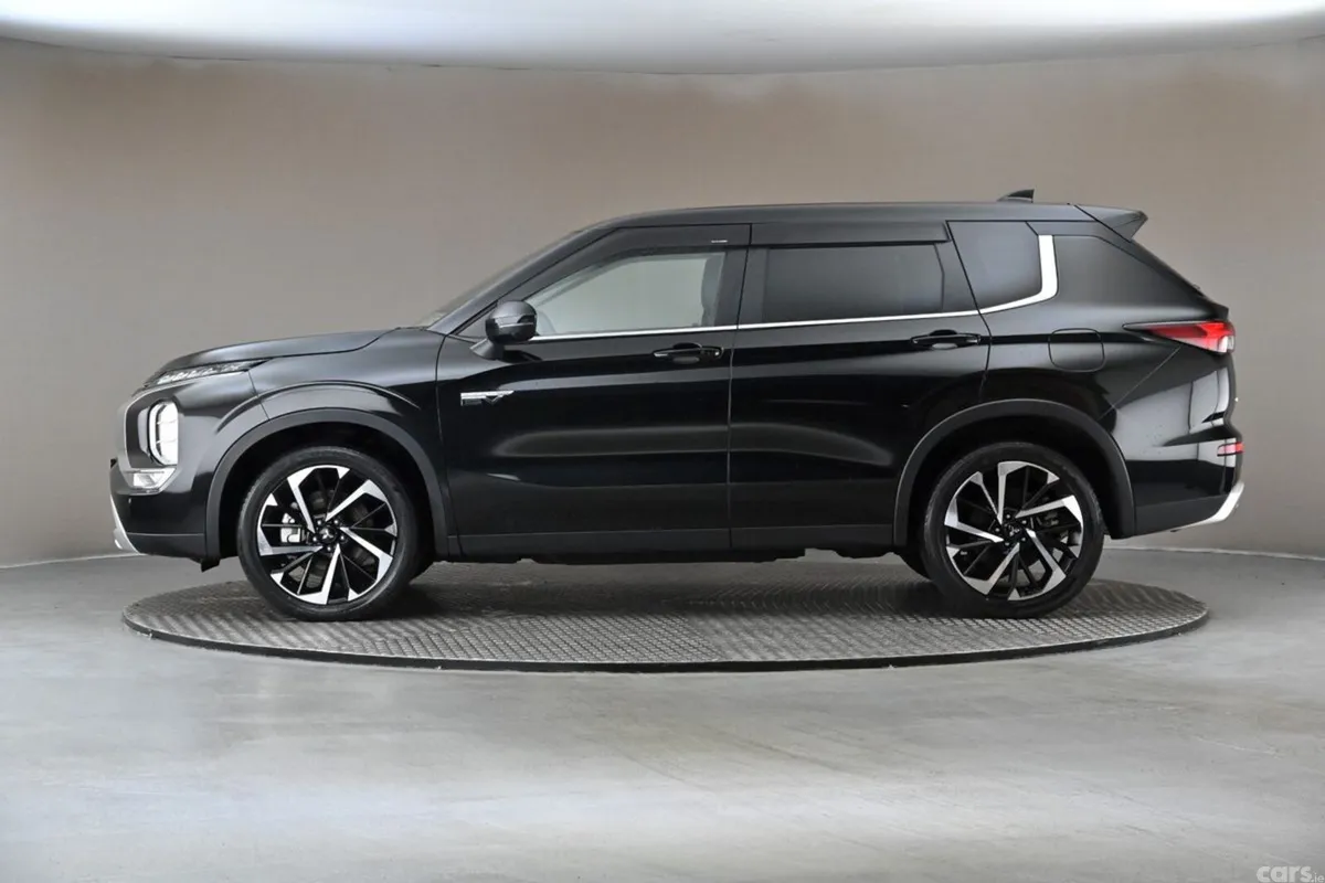 Mitsubishi Outlander SUV, Petrol Plug-in Hybrid, 2022, Black