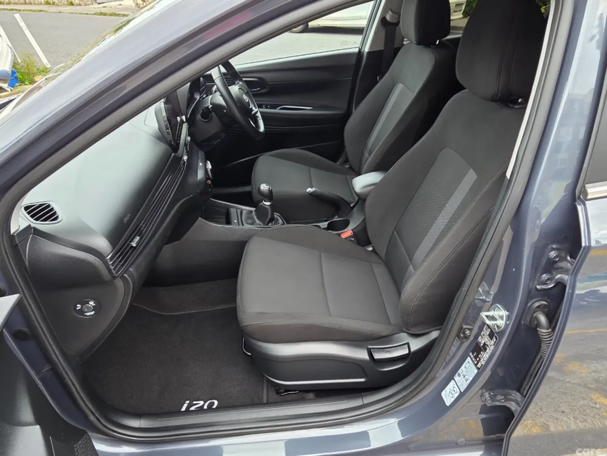 Hyundai i20 Hatchback, Petrol, 2024, Grey