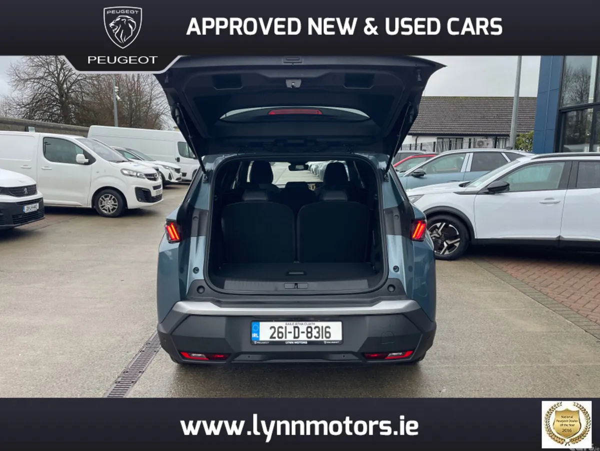 Peugeot 5008 MPV, Petrol, 2026, Blue