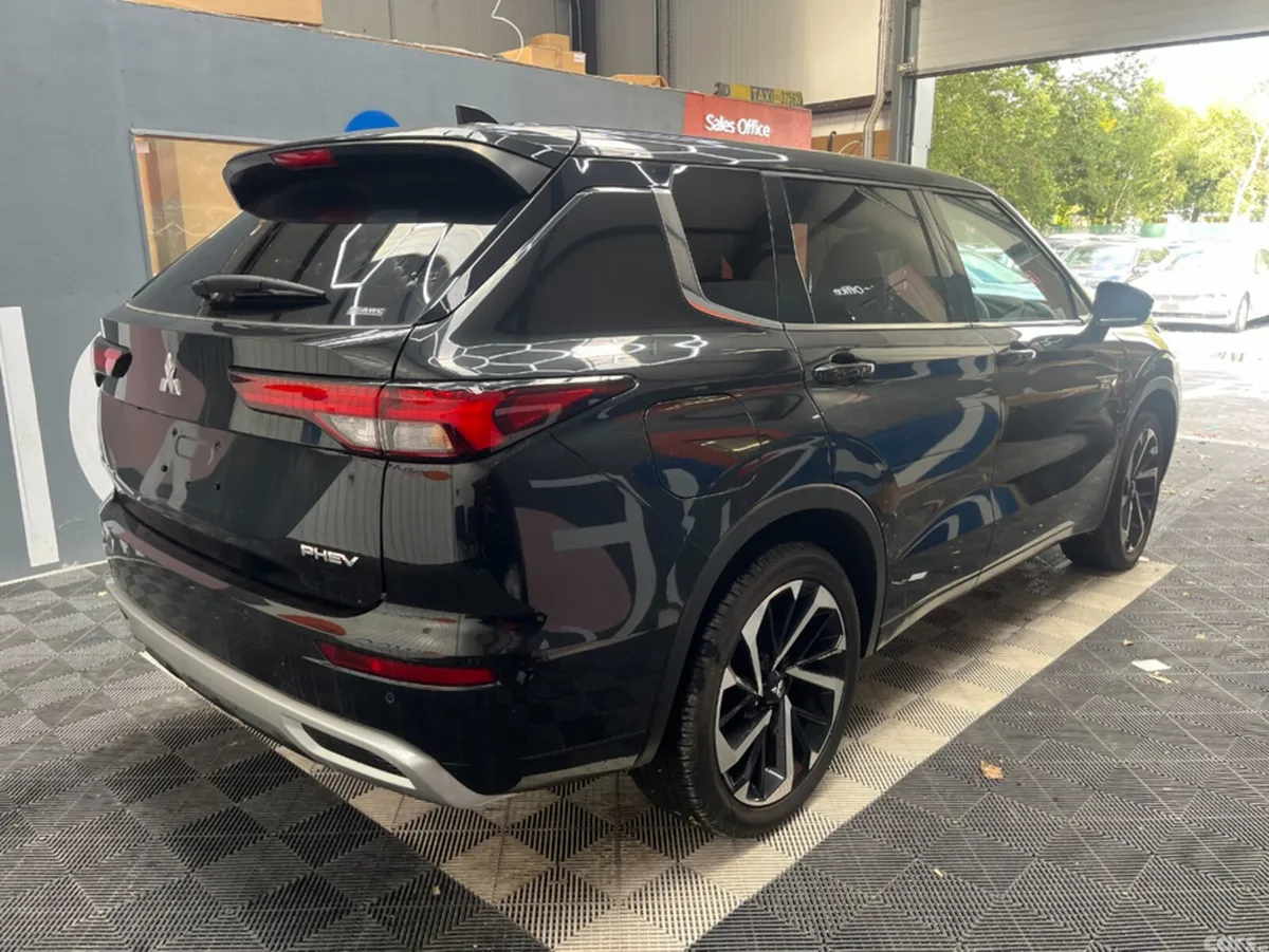 Mitsubishi Outlander SUV, Petrol Plug-in Hybrid, 2024, Black