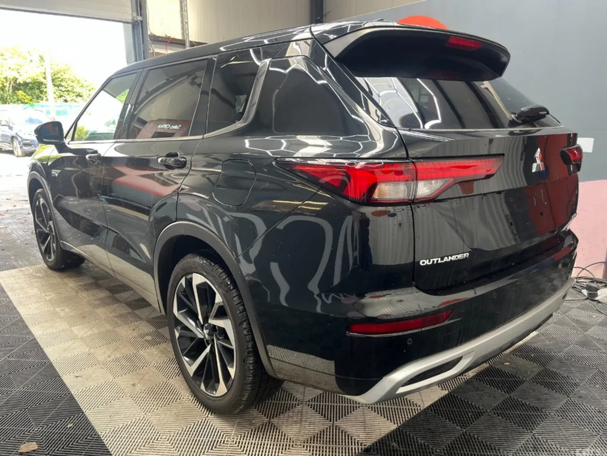 Mitsubishi Outlander SUV, Petrol Plug-in Hybrid, 2024, Black