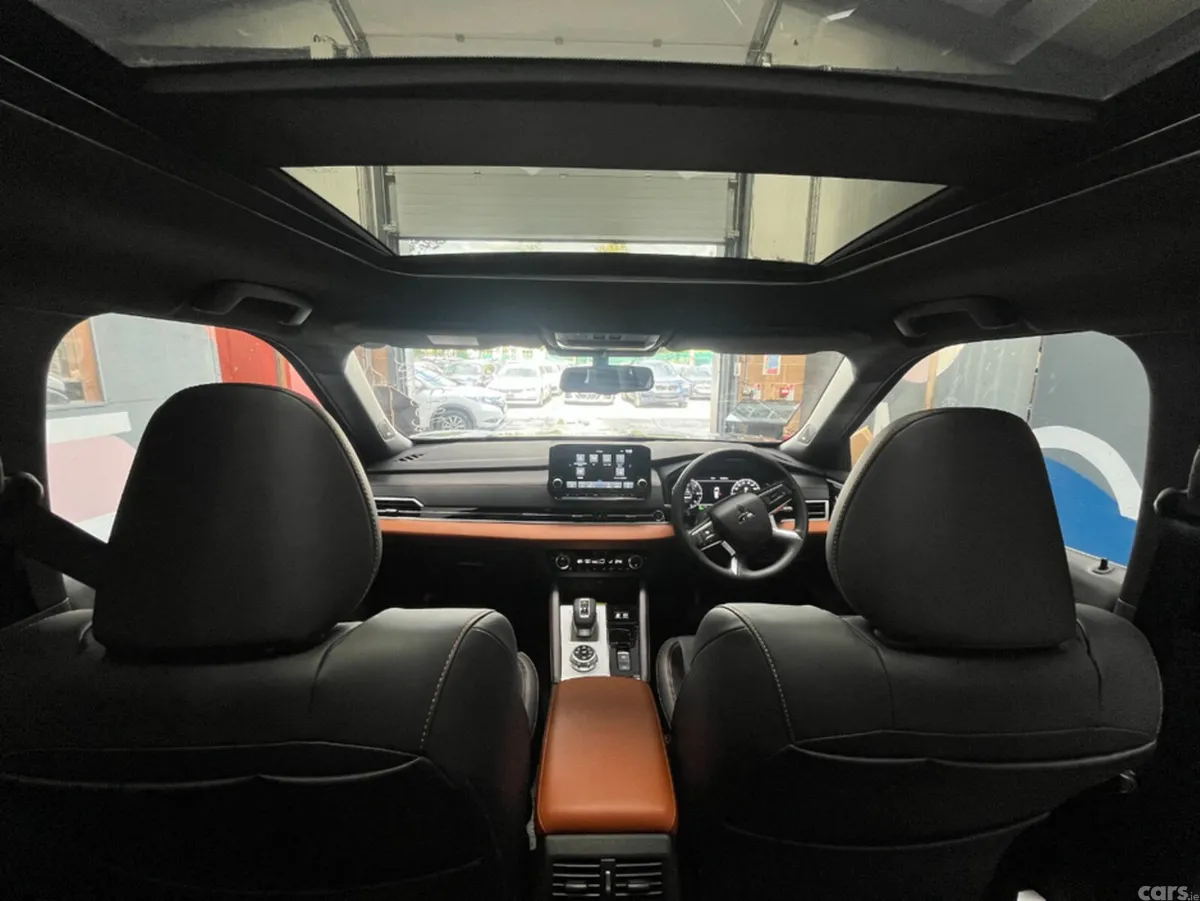 Mitsubishi Outlander SUV, Petrol Plug-in Hybrid, 2024, Black