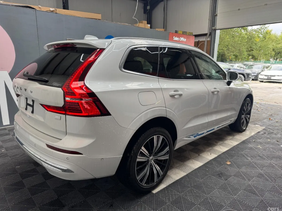 Volvo XC60 SUV, Petrol Hybrid, 2021, White